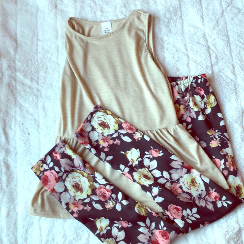 Adorable spring matching leggings set.